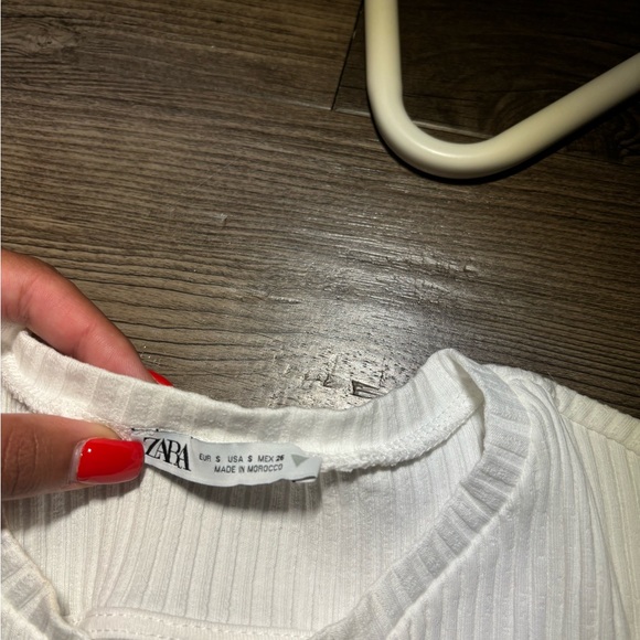 small backless white top - Picture 3 of 3